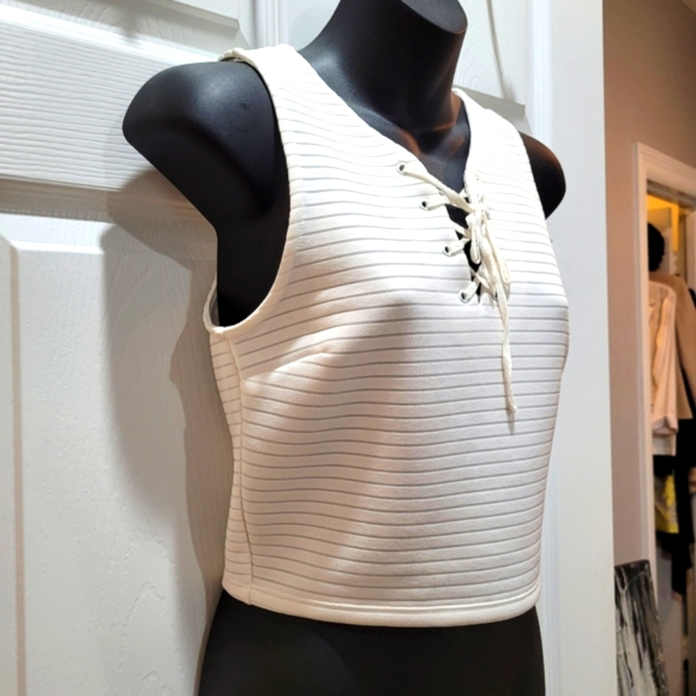 Sporty Ribbed sleeveless Crop Top with tie front